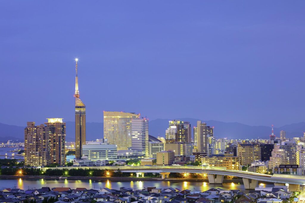 福岡の街並みとショッピングエリアの夜景